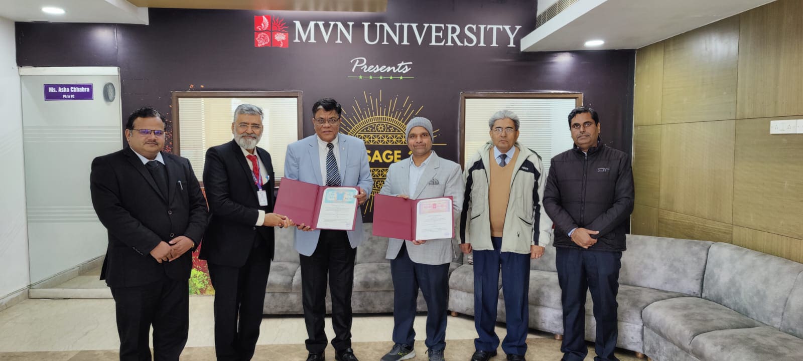 रक्तदान के लिए अपना ब्लड बैंक पलवल और एम वी एन यूनिवर्सिटी करेंगे मिल कर
                    काम